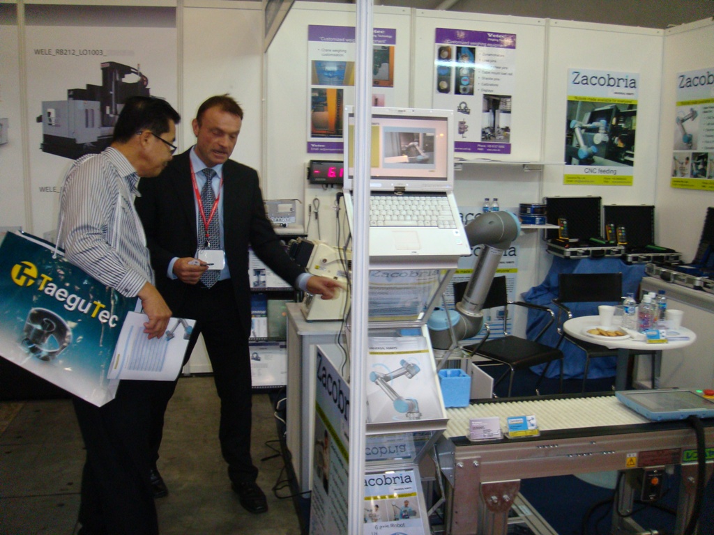 Zacobria and Universal robots at MTA at Singapore EXPO 2011