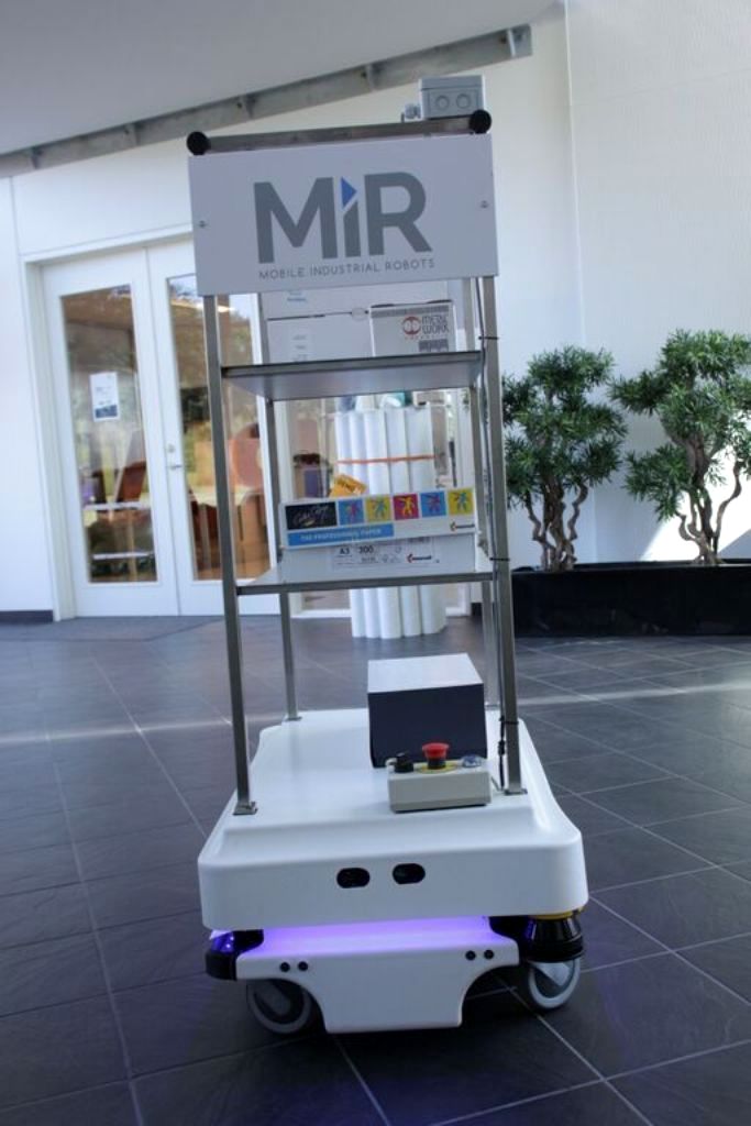 mir zacobria mobile-industrial-robots agv office 1