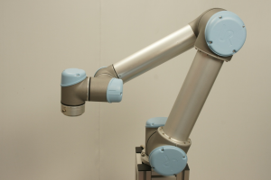 universal-robots-zacobria-hold-robot-teach-pendant-press-button-stop-move