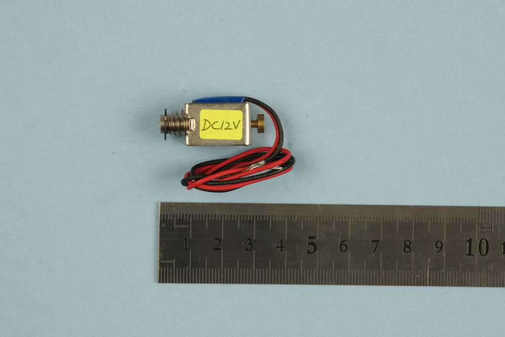 Universal-Robots Zacobria 12 volt dc solenoid