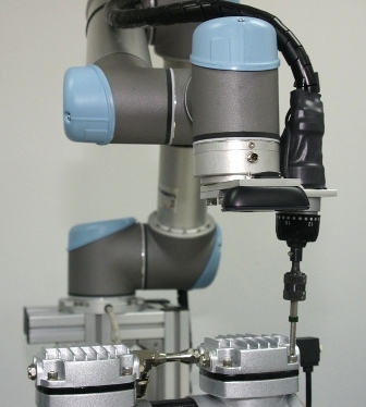 universal-robots zacobria vision camera guided mounting tightening assembly