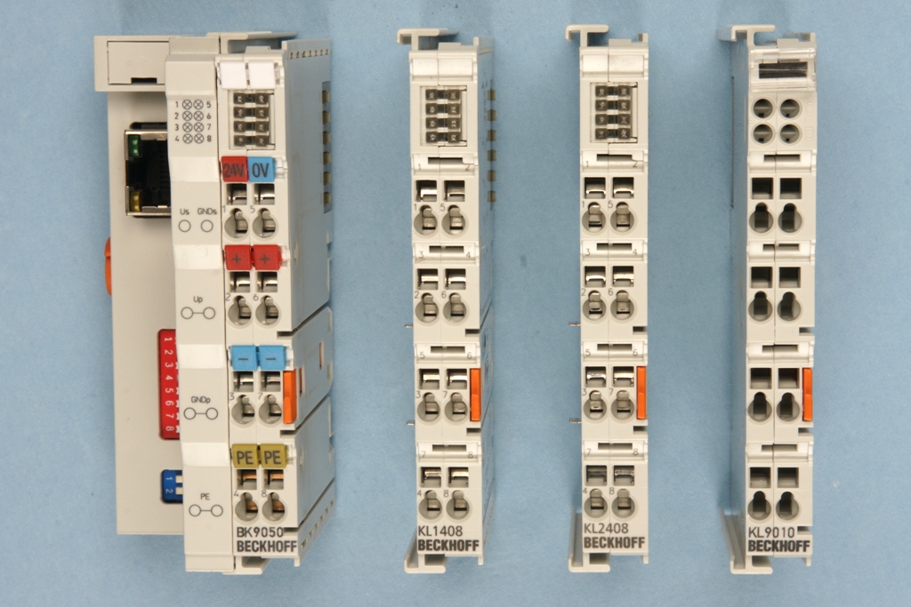 Universal-Robots Zacobria bk9050 ethernet coupler modbus node input output split view