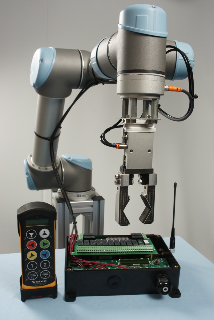 Universal-Robots Zacobria industrial robot remote control